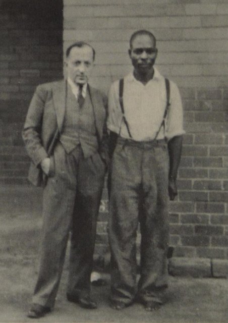 Sachs, Wulf, mit John Chavafambira. Fotografie von Ralph Bunche, 1938 